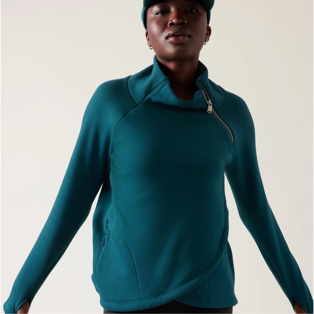 Athleta Cozy Karma Asymmetrical Pullover in Dark Sardinia Blue, Size Medium